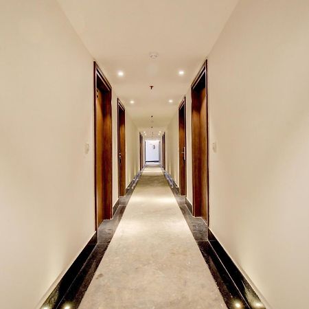 Super Townhouse Oak Aurelia Grand Hotel Lucknow Buitenkant foto