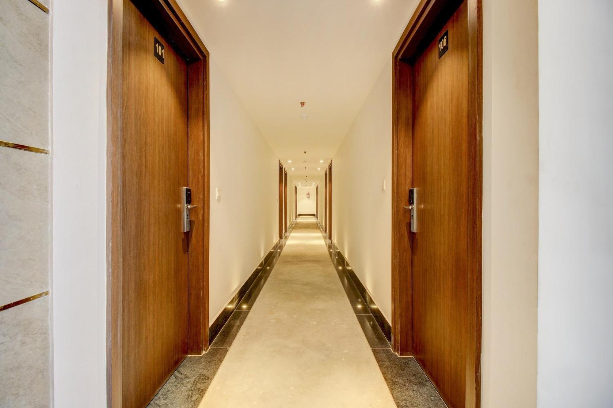 Super Townhouse Oak Aurelia Grand Hotel Lucknow Buitenkant foto