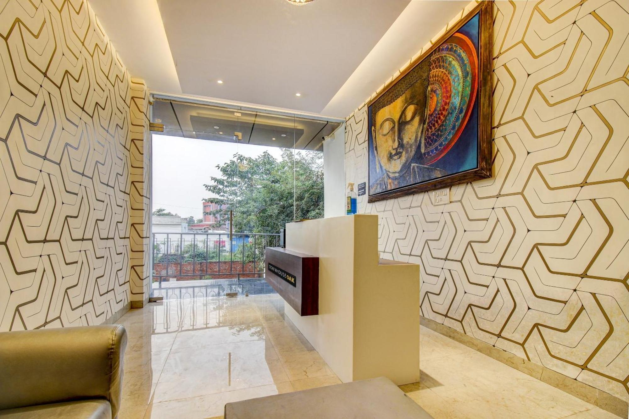 Super Townhouse Oak Aurelia Grand Hotel Lucknow Buitenkant foto