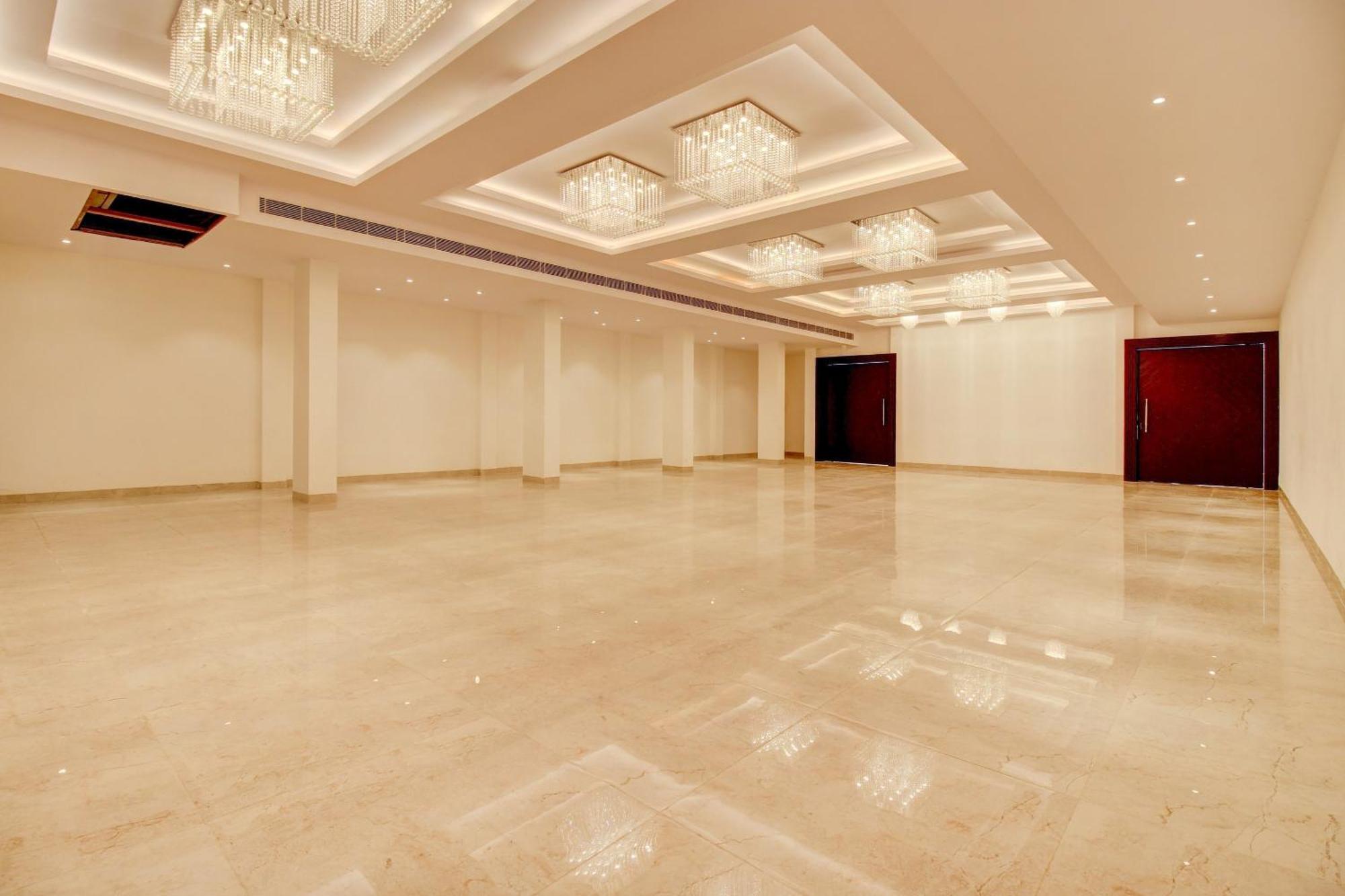 Super Townhouse Oak Aurelia Grand Hotel Lucknow Buitenkant foto