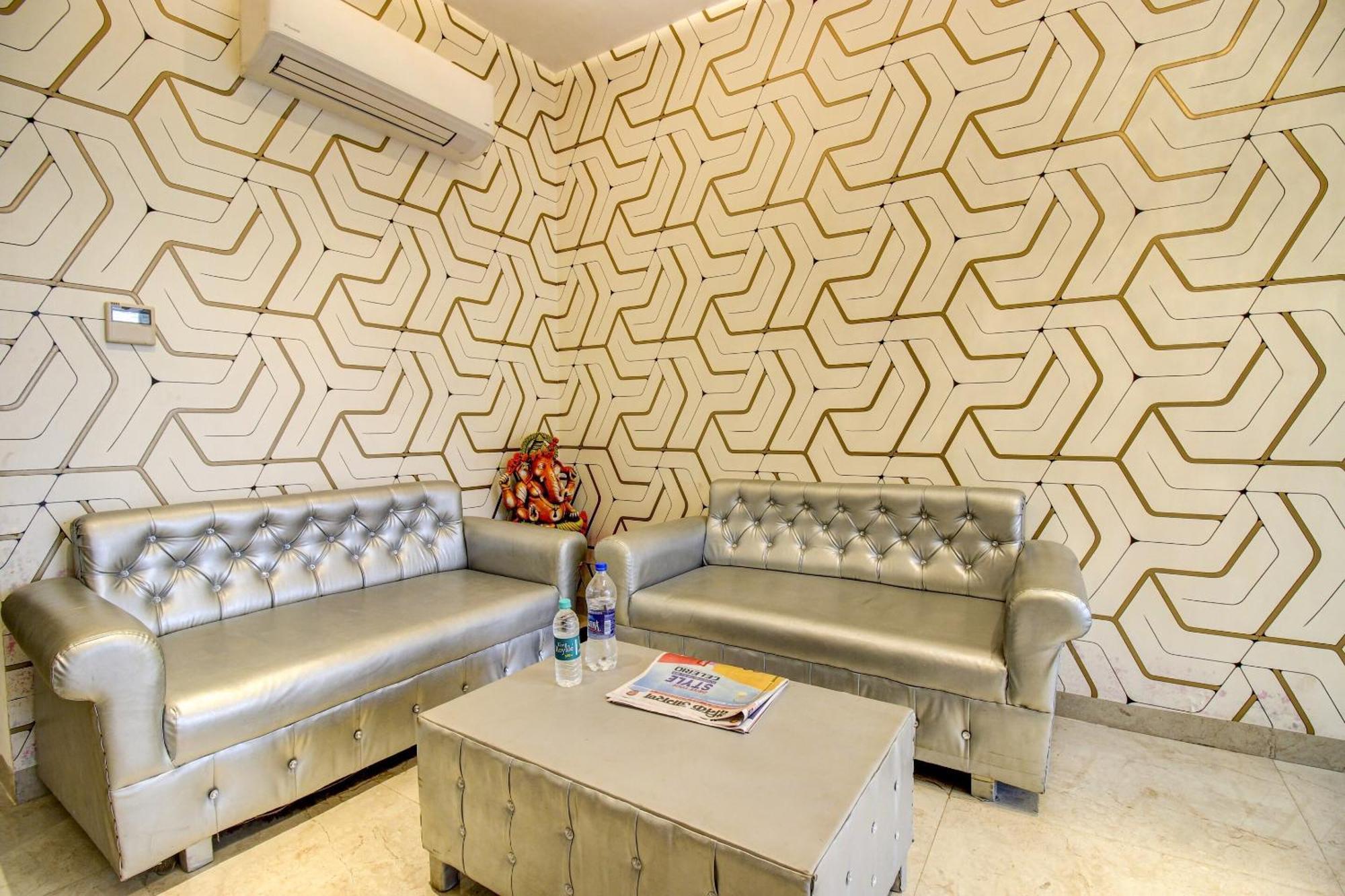 Super Townhouse Oak Aurelia Grand Hotel Lucknow Buitenkant foto