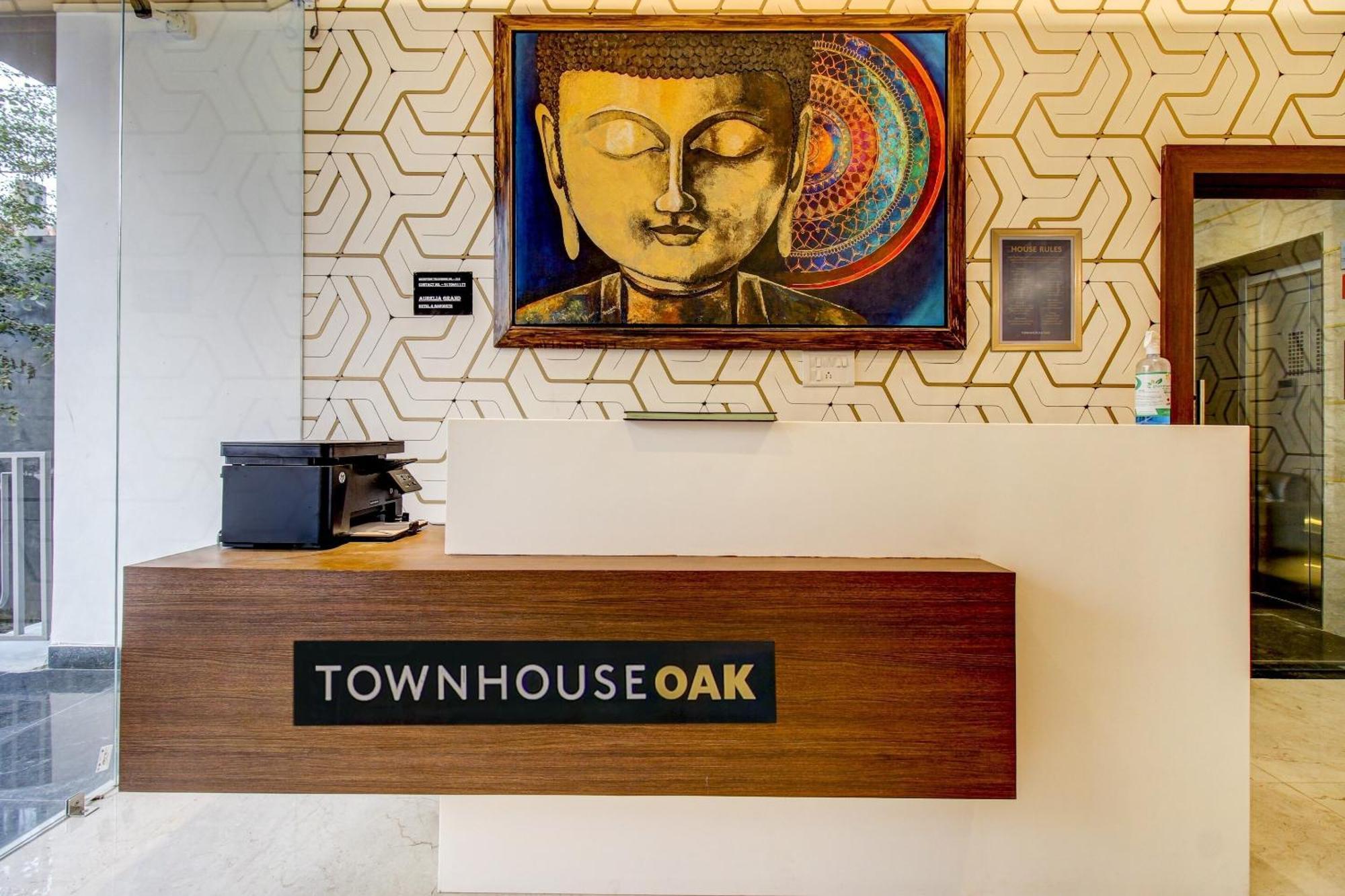 Super Townhouse Oak Aurelia Grand Hotel Lucknow Buitenkant foto